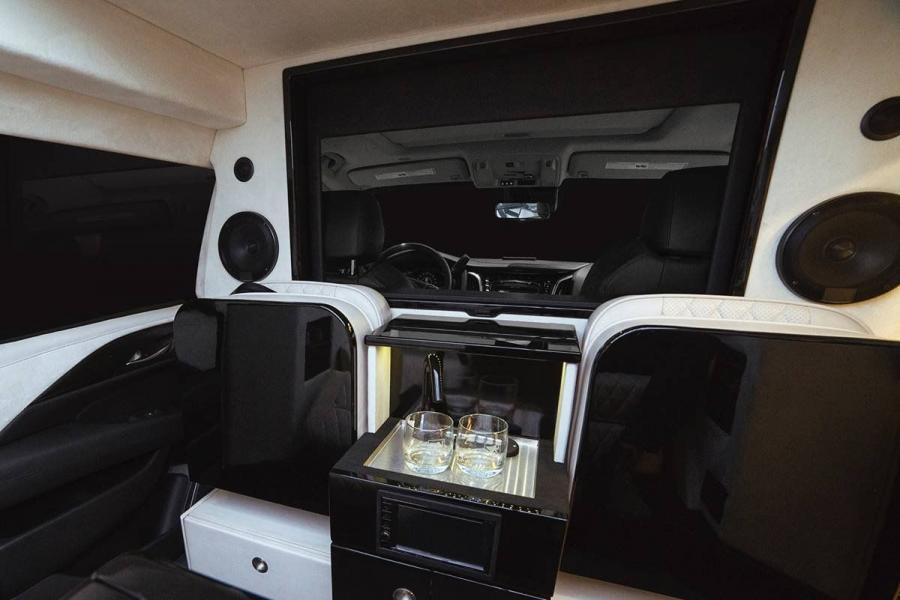 Интерьер Cadillac Escalade Chairman Package by Inkas 2019 года  (фото 14 из 16)